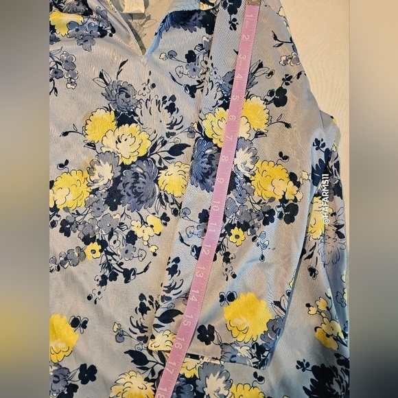 3/15$ Bundle Deal Bend Over Blue Flower Blouse - Picture 4 of 5